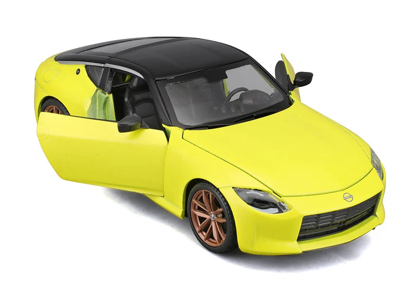 2023 Nissan Z Yellow with Black Roof – Maisto 1:24 Diecast