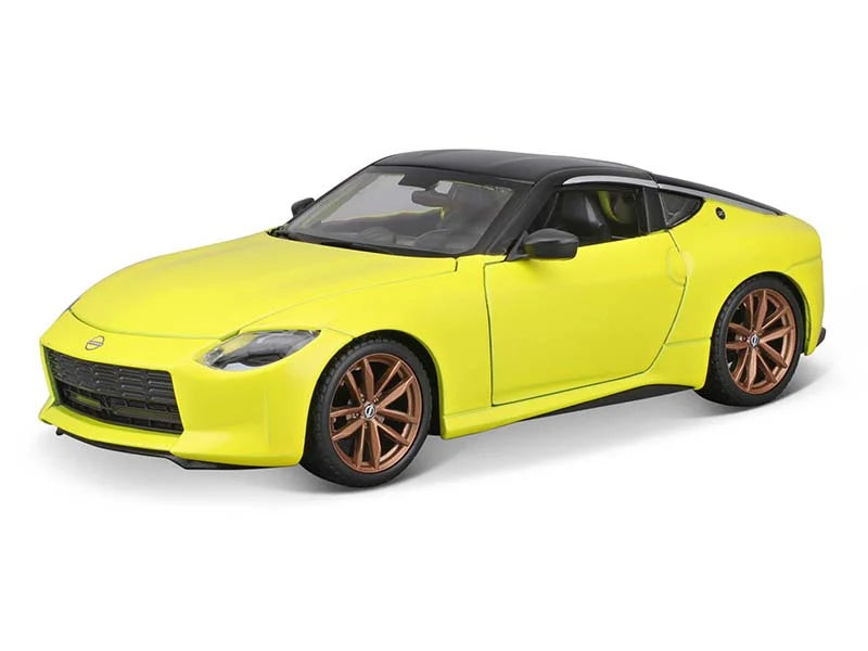 2023 Nissan Z Yellow with Black Roof – Maisto 1:24 Diecast