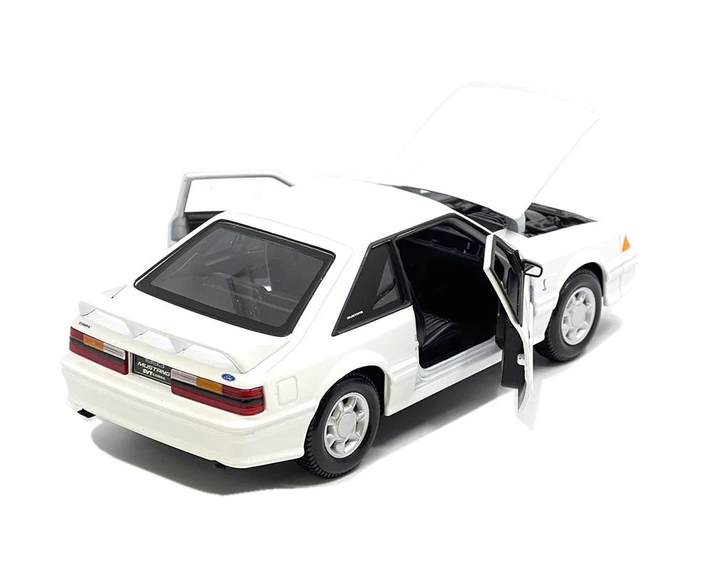 1993 Ford Mustang SVT Cobra White – Maisto 1:24 Diecast