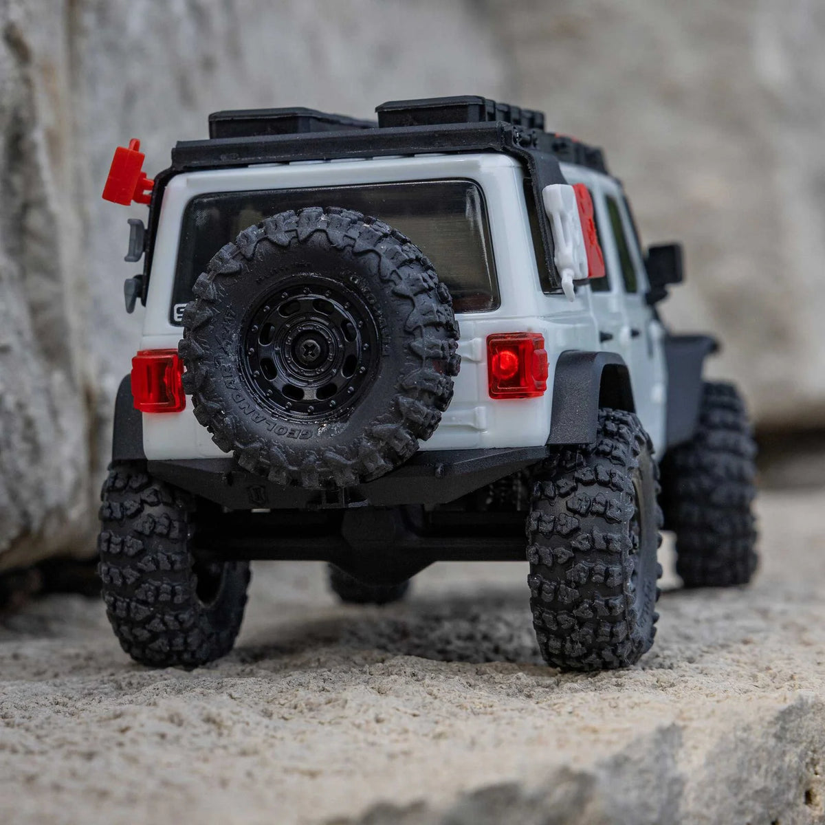 Axial SCX30 Jeep Wrangler JLU 4X4 RTR RC Rock Crawler – White – 1:30