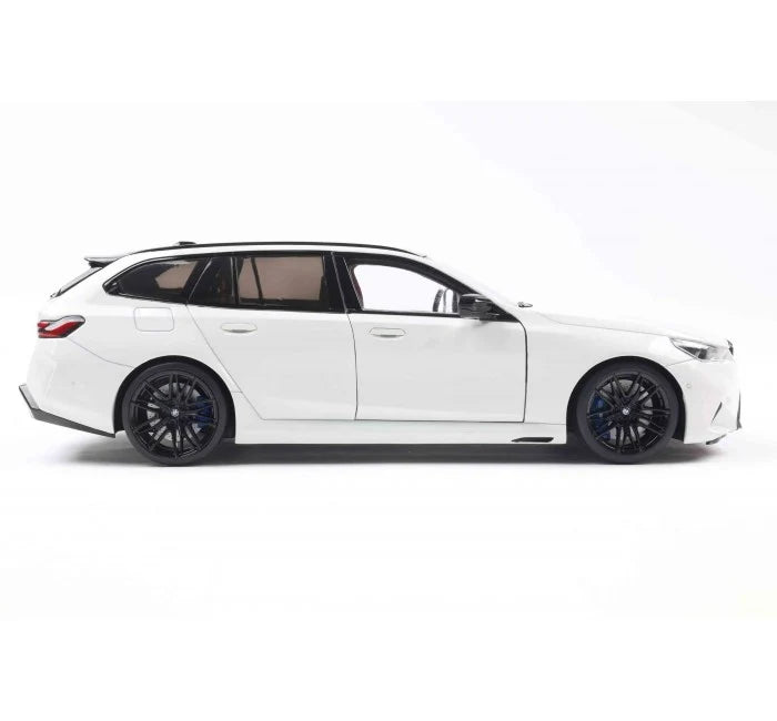 2025 BMW M5 Touring Alpine White | Solido 1:18