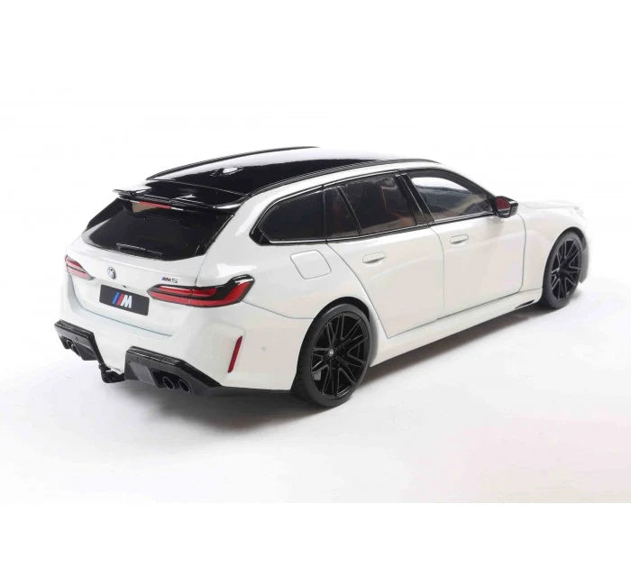 2025 BMW M5 Touring Alpine White | Solido 1:18