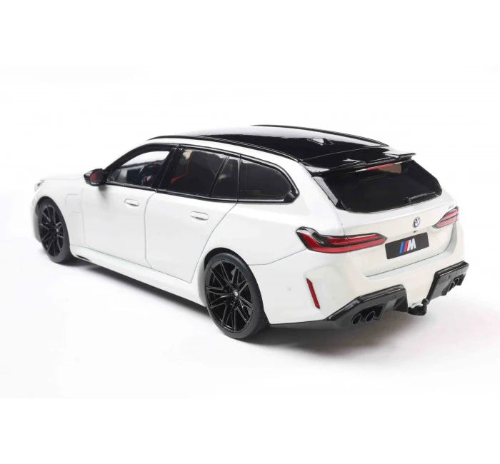 2025 BMW M5 Touring Alpine White | Solido 1:18
