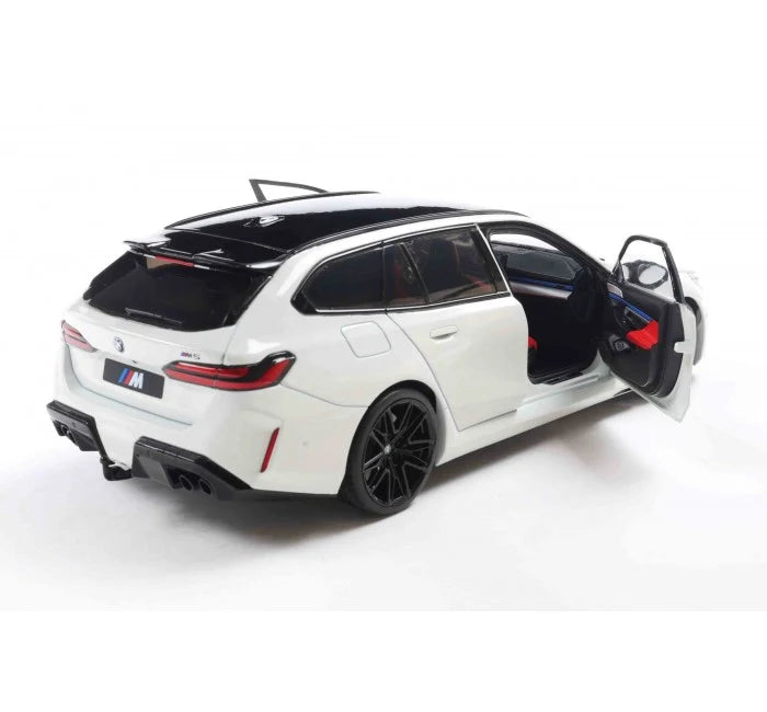 2025 BMW M5 Touring Alpine White | Solido 1:18